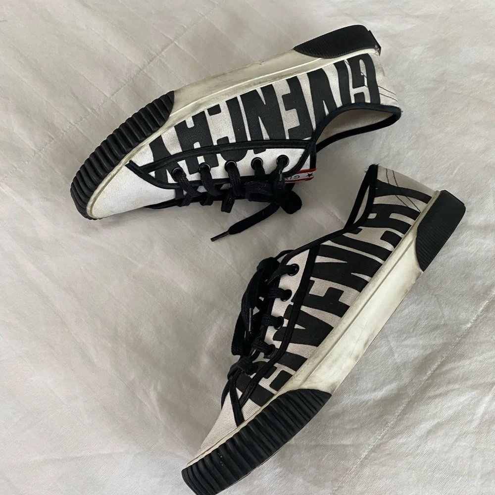 Authentic Givenchy Black & White Canvas Logo Sneakers Size 39 (US 9) - Picture 14 of 16